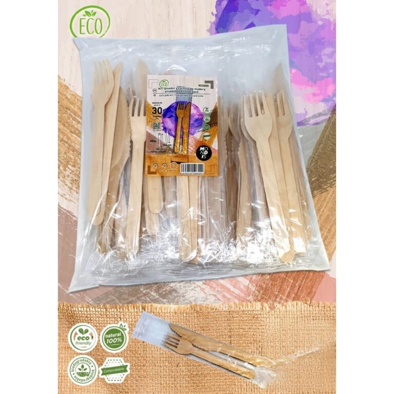 Utensilios en madera de pino y platos de cartón Kraft